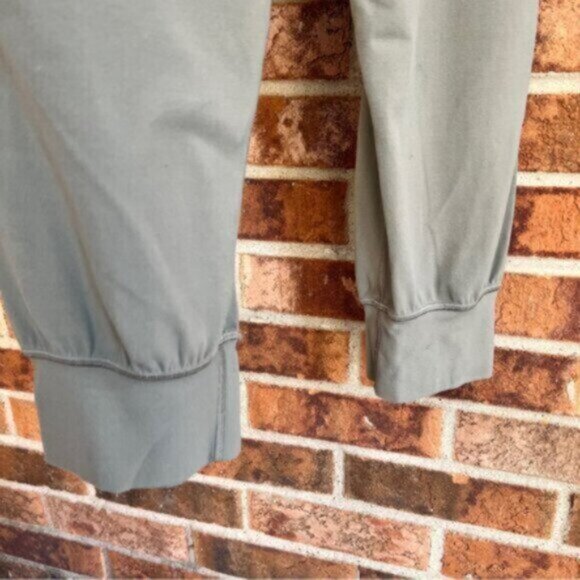 Lululemon Align Jogger Crop *23" Grey Sage EUC Nulu Size 8 EUC - Picture 8 of 14